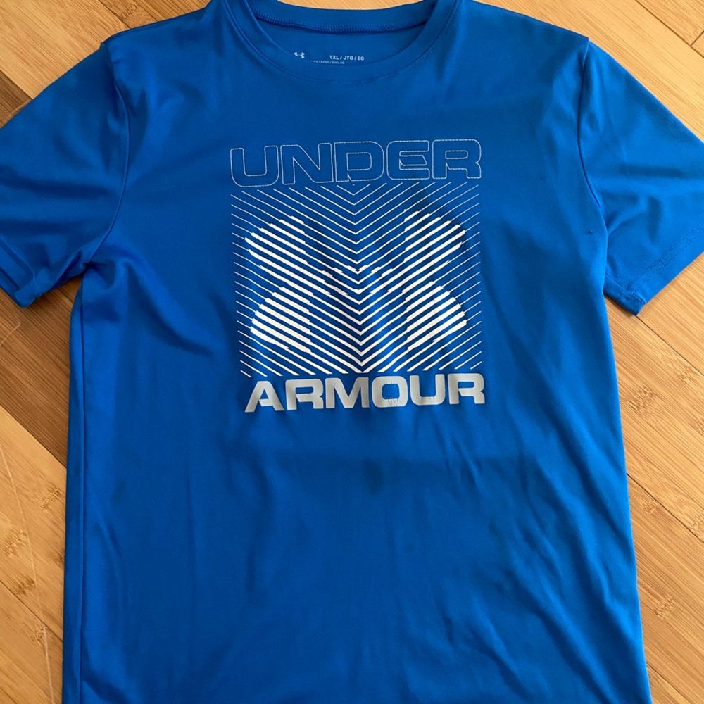 Boys Under Armour t-shirt
